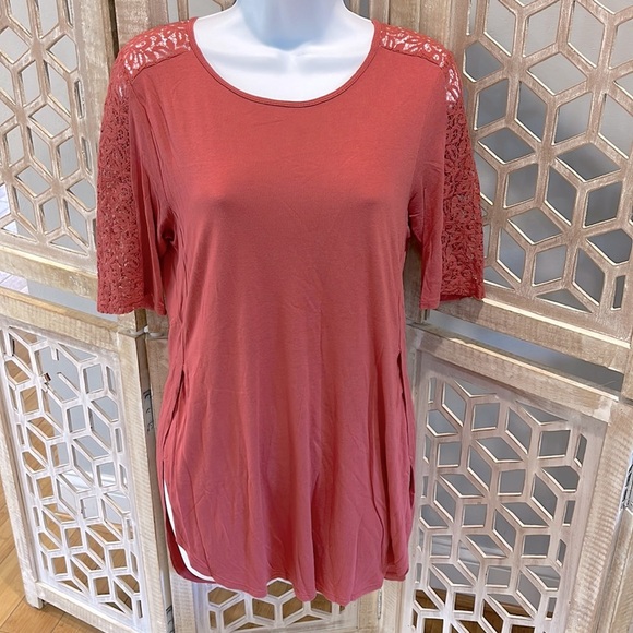 Hi-Low Tunic Length Top - Picture 1 of 11